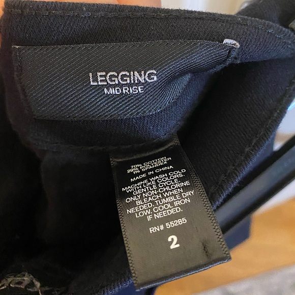 Express Mid-Rise Distressed Legging Jeans - Size 2R - Picture 4 of 4